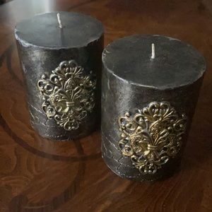 Set of 2 unscented pillar candles